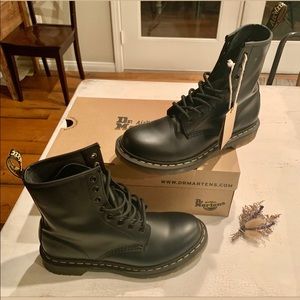 Dr. Marten 1460 smooth leather boots + insoles